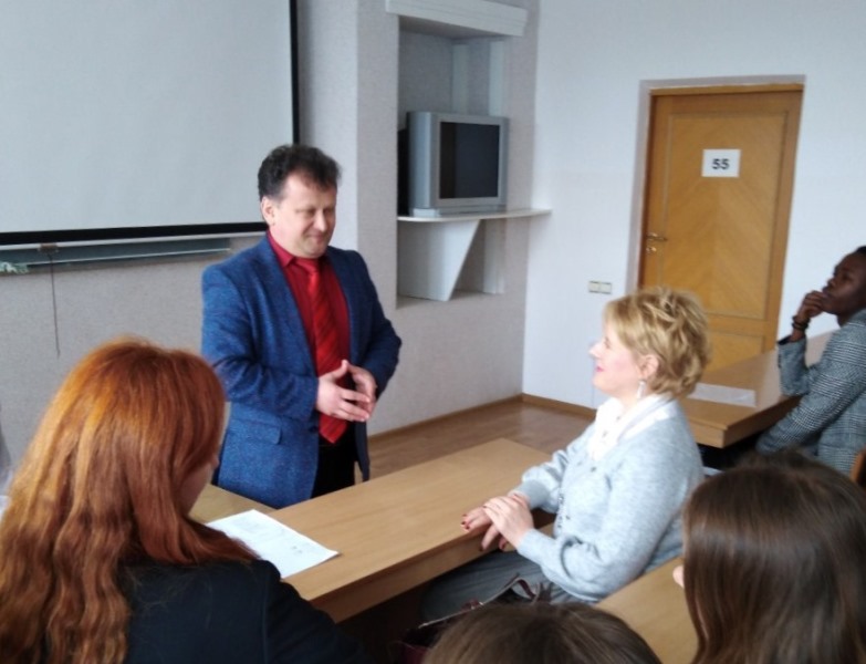 Відкриття конфренції.   Виступає декан факультету іноземних мов Микола Степанович Кебало